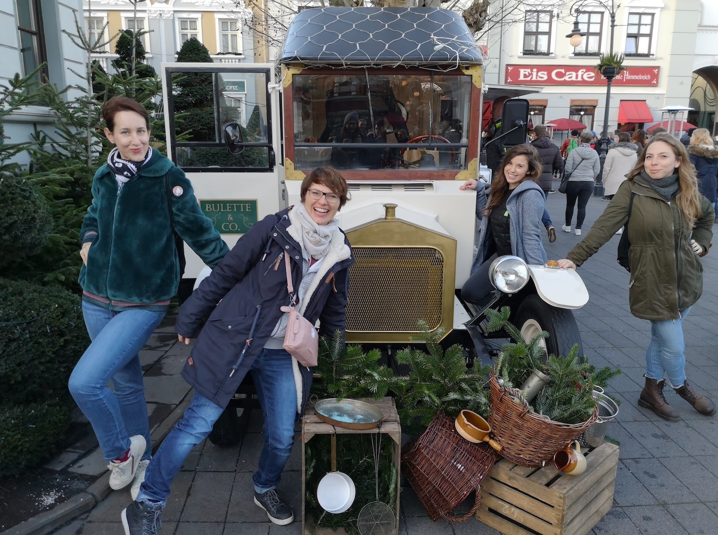 cronnerki przed Food-Truckiem